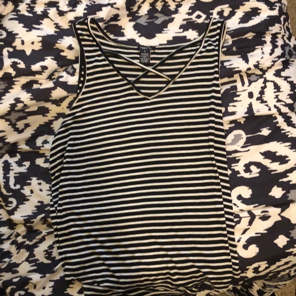 Women’s striped tank top - Picture 6 of 6